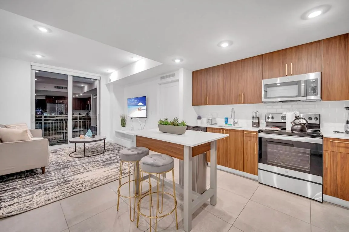 Image of Exclusive Condo in Downtown Miami With Pool Views and Free Parking