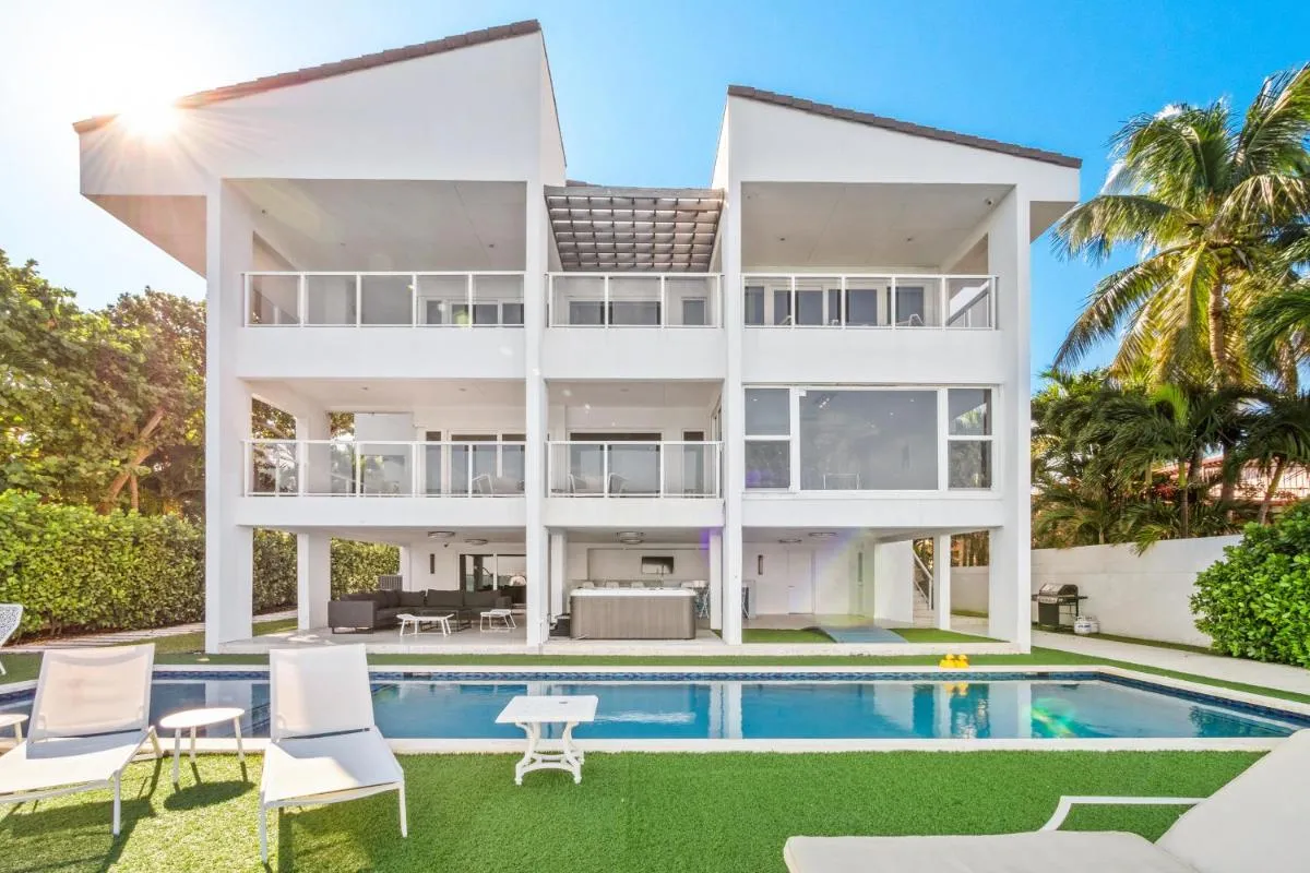 Image 1 of Experience Opulence Your Exclusive Waterfront Sanctuary in Miami Beach