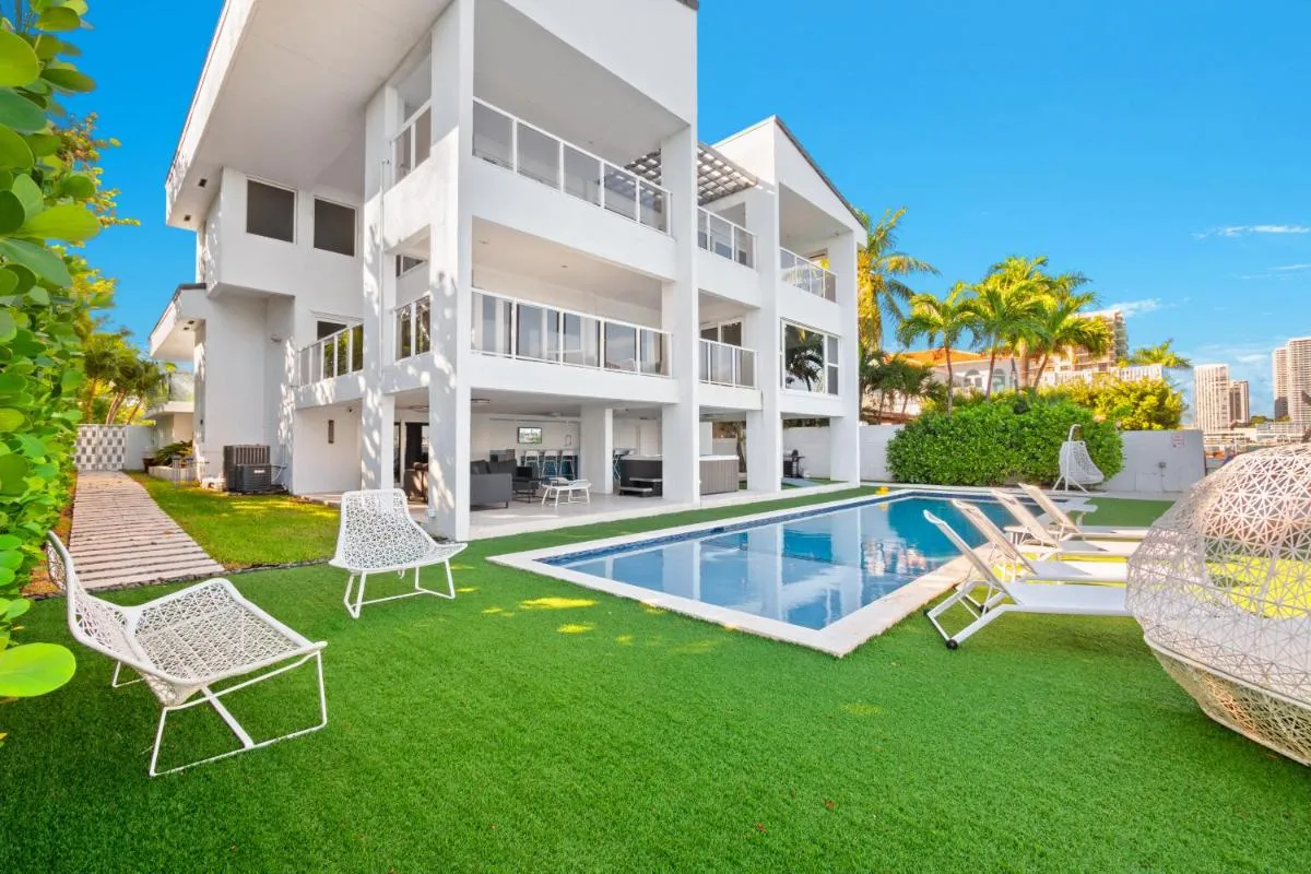 Image 4 of Experience Opulence Your Exclusive Waterfront Sanctuary in Miami Beach