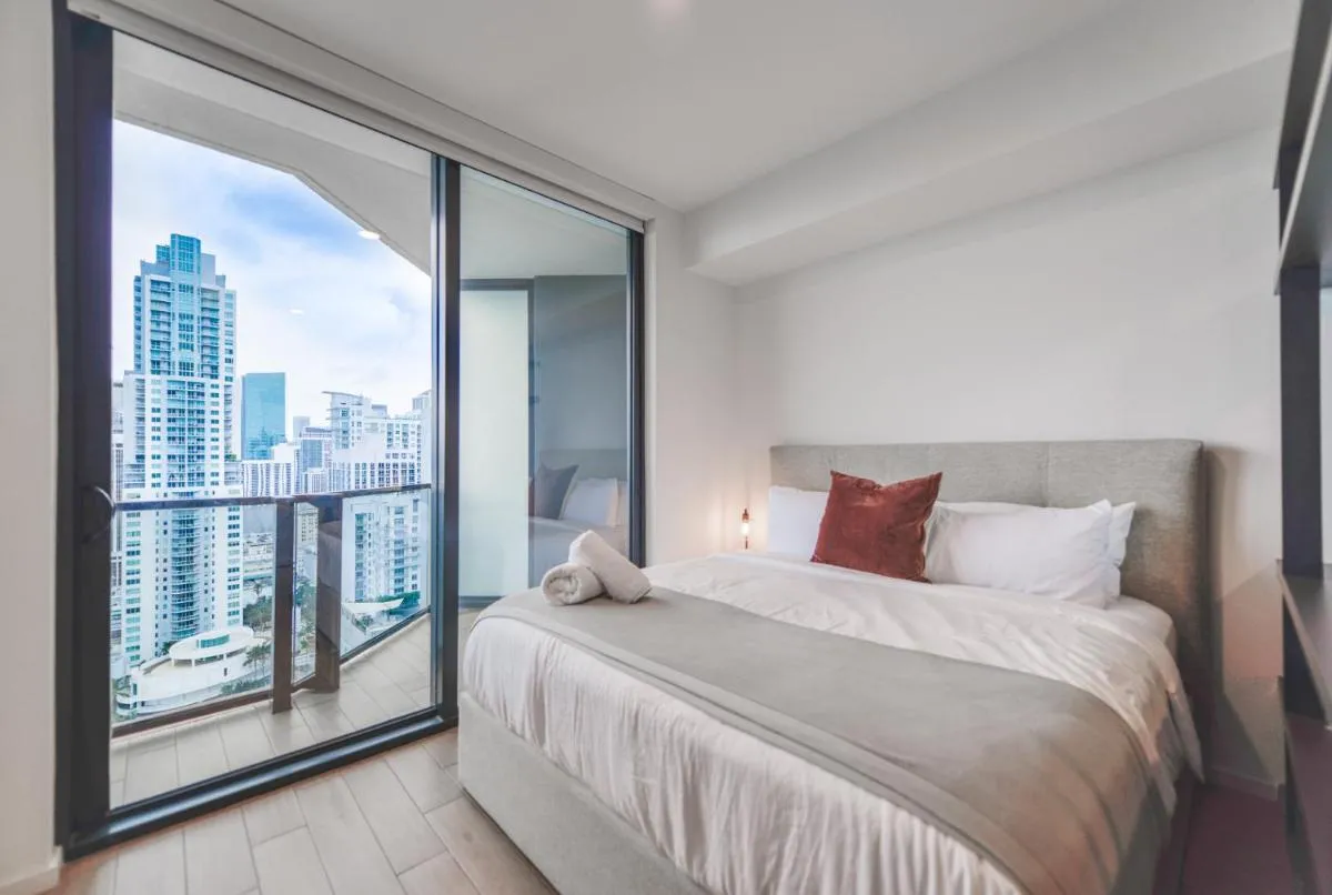Image 2 of Extraordinary Bayside Studio with Amazing Views