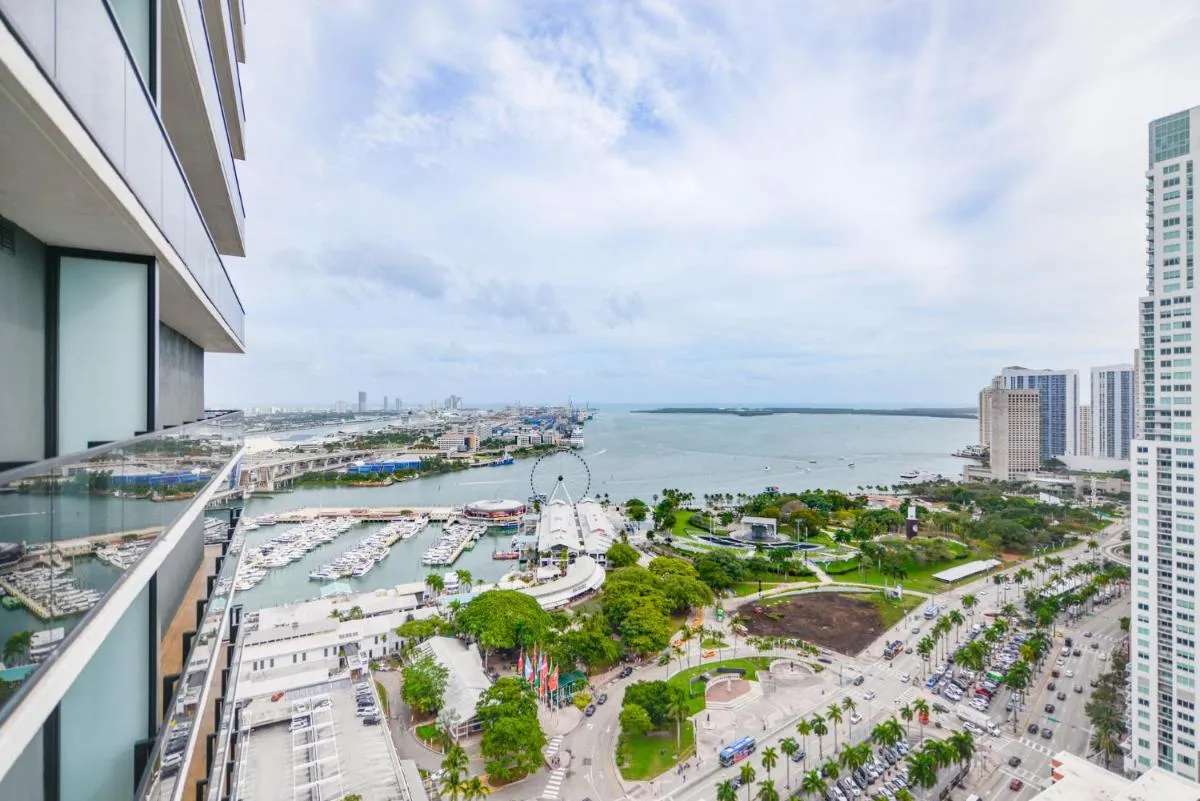 Image 4 of Extraordinary Bayside Studio with Amazing Views