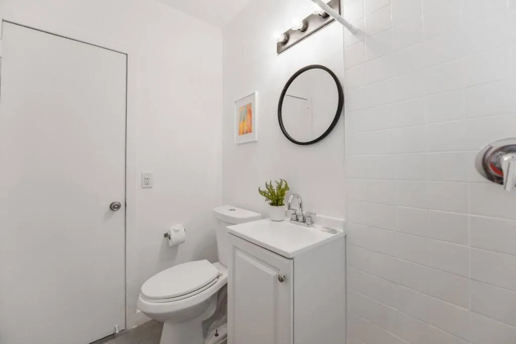 Image 2 of Fabulous Studio 15 min from The Beach