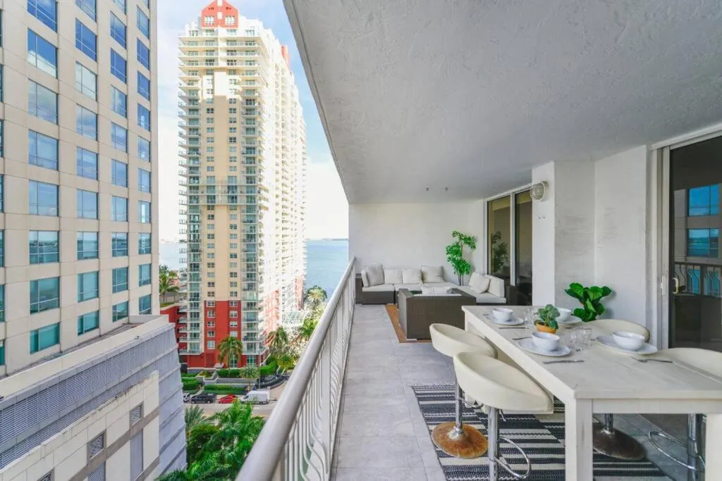 Image of Fantastic 2/1 condo @Brickell with pool