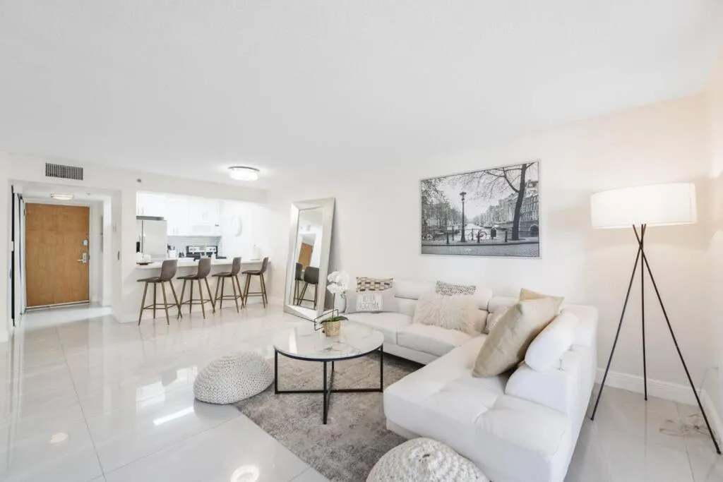 Image 4 of Fantastic 2/1 condo @Brickell with pool