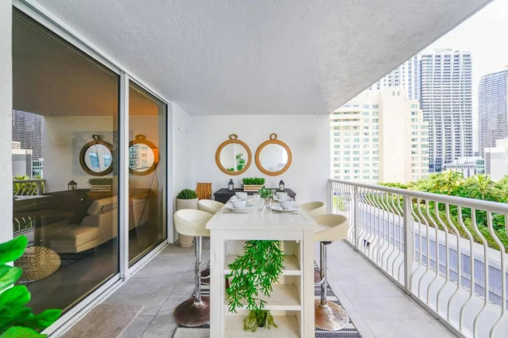Image 6 of Fantastic 2/1 condo @Brickell with pool