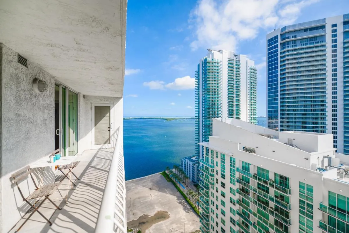 Image 6 of Fantastic 2BR Condo on 31st Floor Free Parking