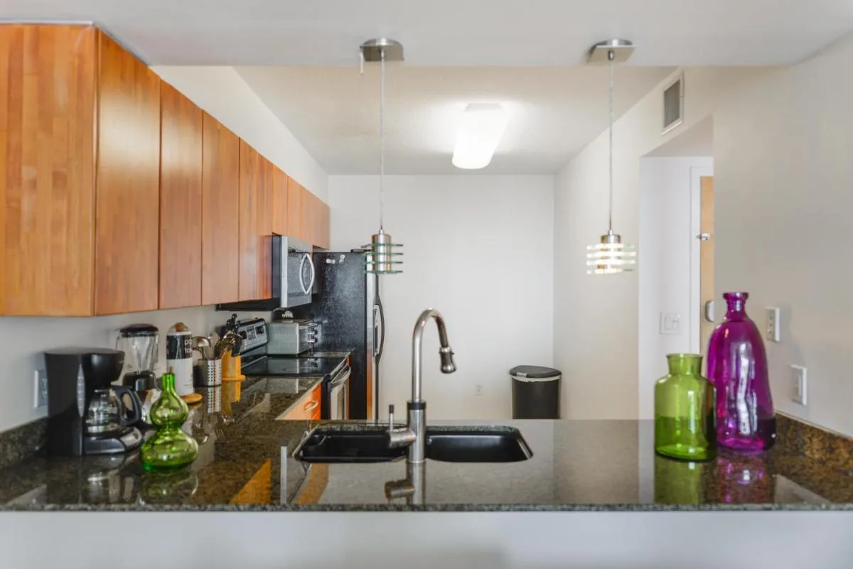 Image 4 of Fantastic 2BR Condo on 31st Floor Free Parking