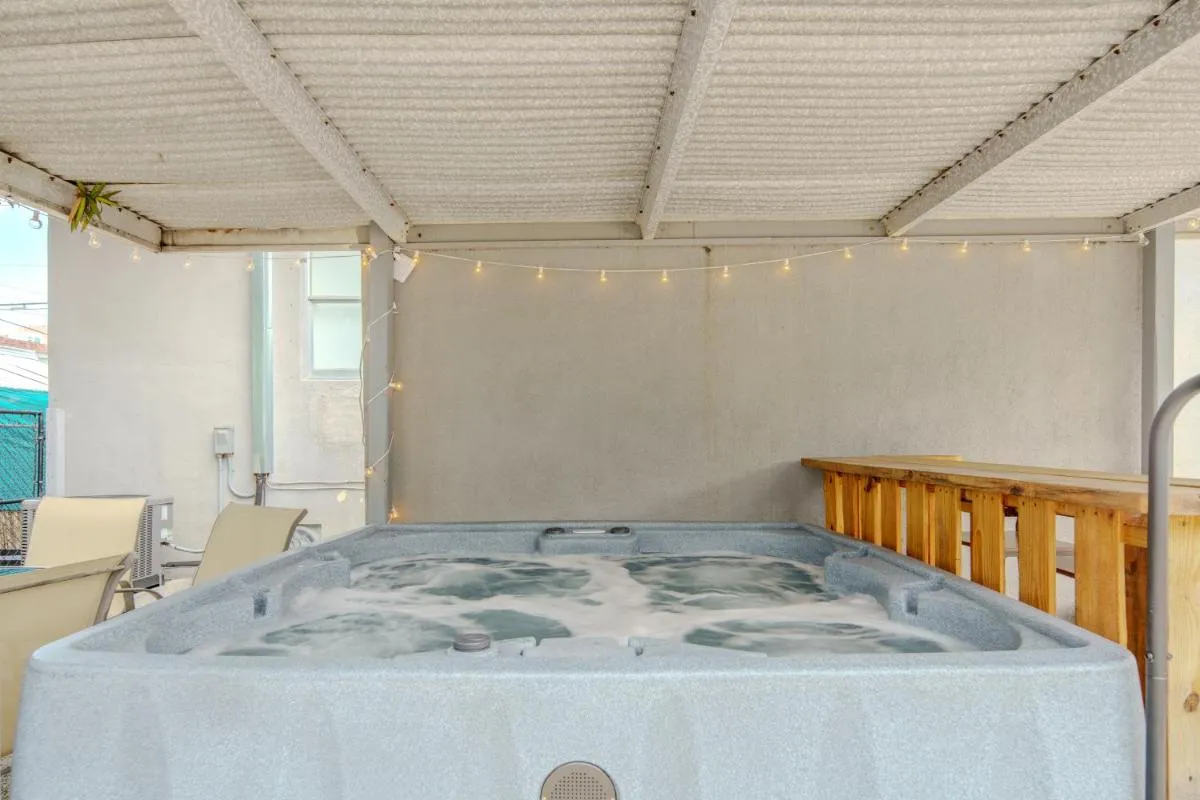 Image 1 of Free Early Check-in – Hot Tub – 5min to DT – Games