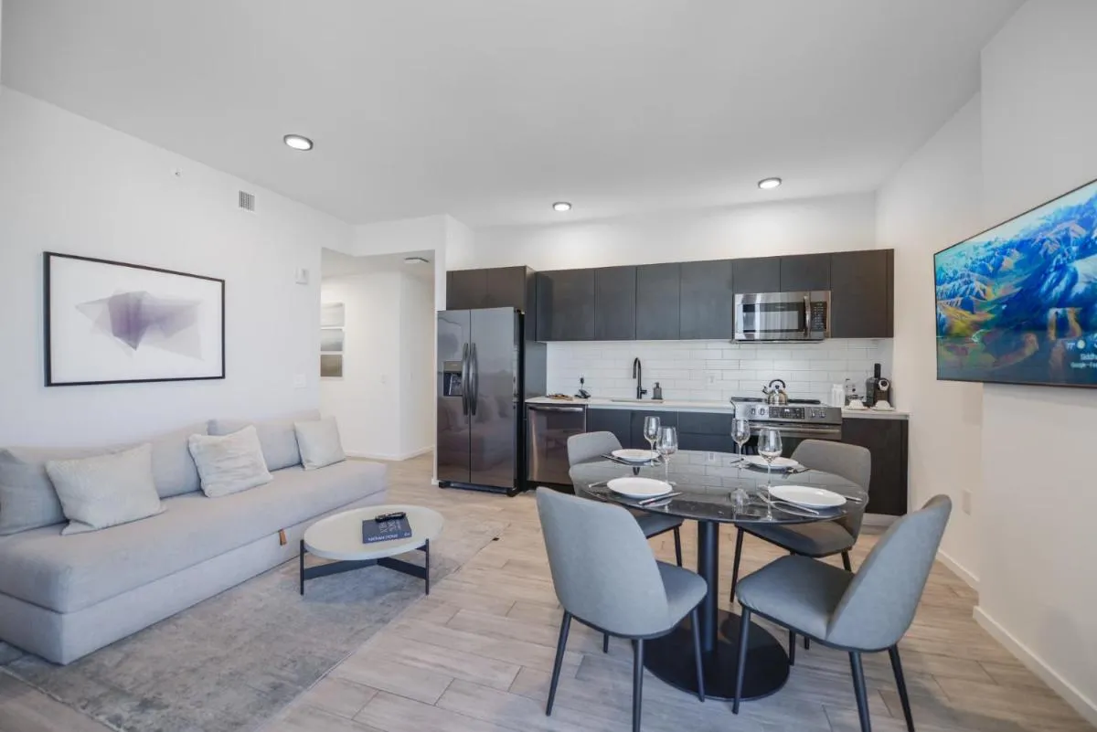 Image 1 of Front Row Bay Views from your Stylish & Modern Apt
