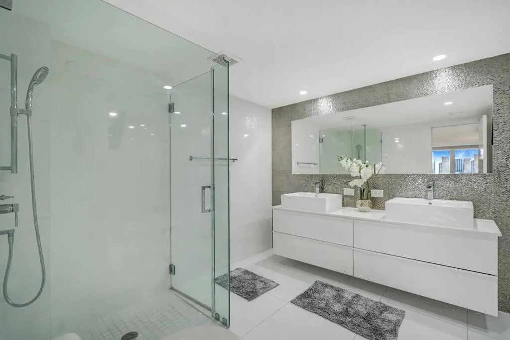 Image 2 of Funkin’ Fabulous! Water & City Views! 4BR