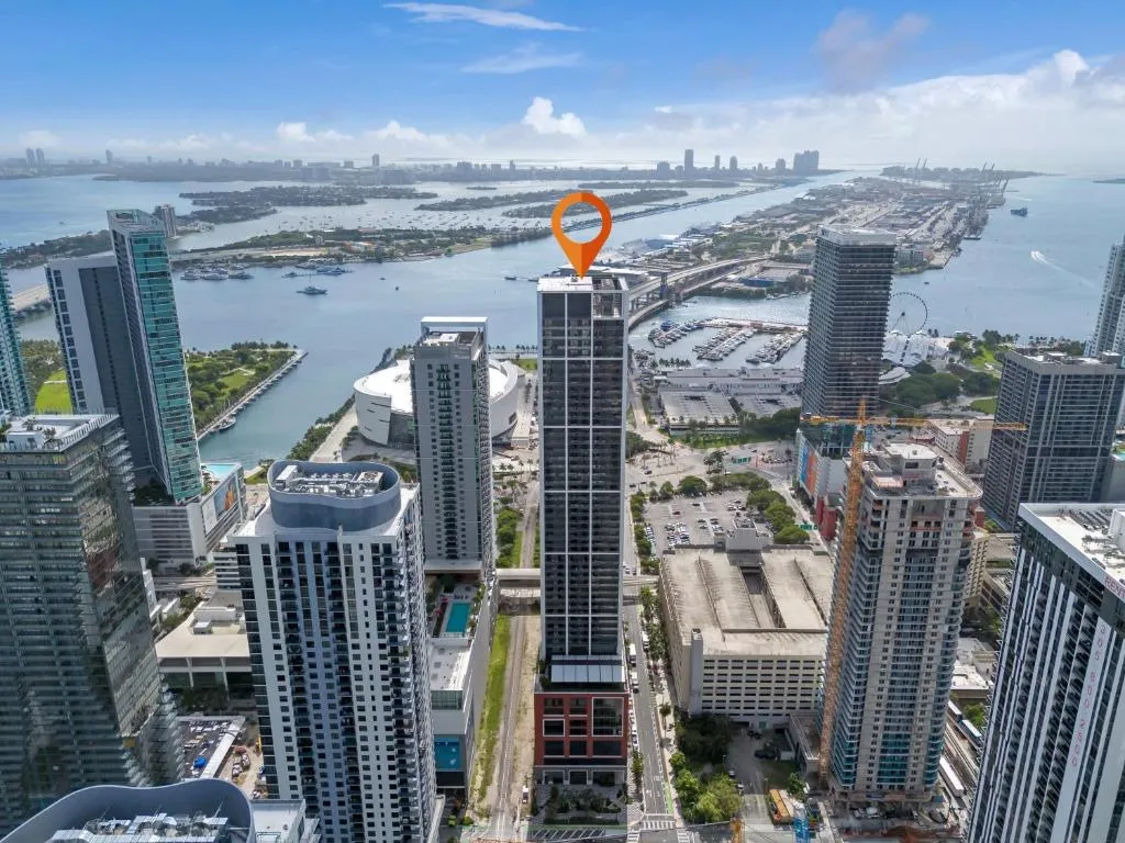 Image of Gale Miami Junior double suite with balcony