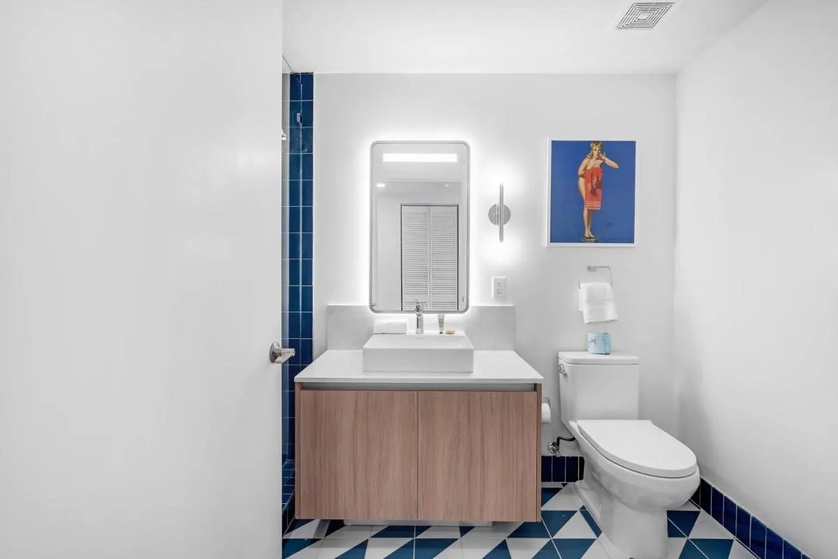 Image 2 of Gale Miami Junior double suite with balcony