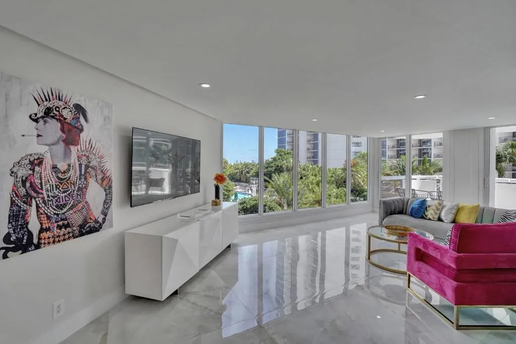 Image of GoldDust – Water and City Views!
