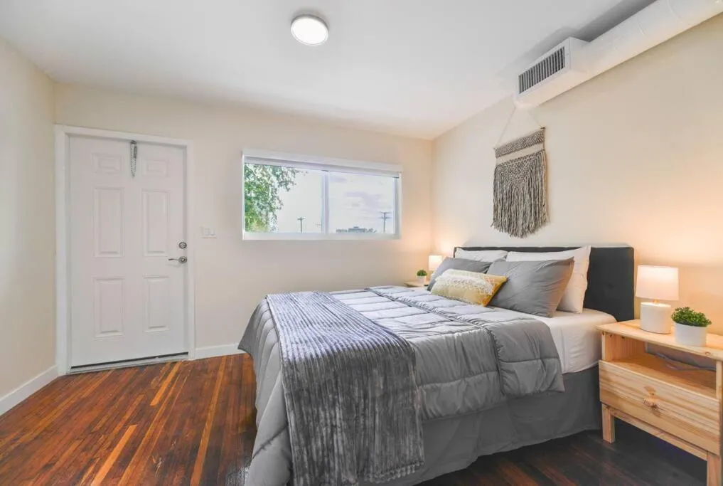 Image 1 of Gorgeous 2 BR Residence Close to Miami Beach 6