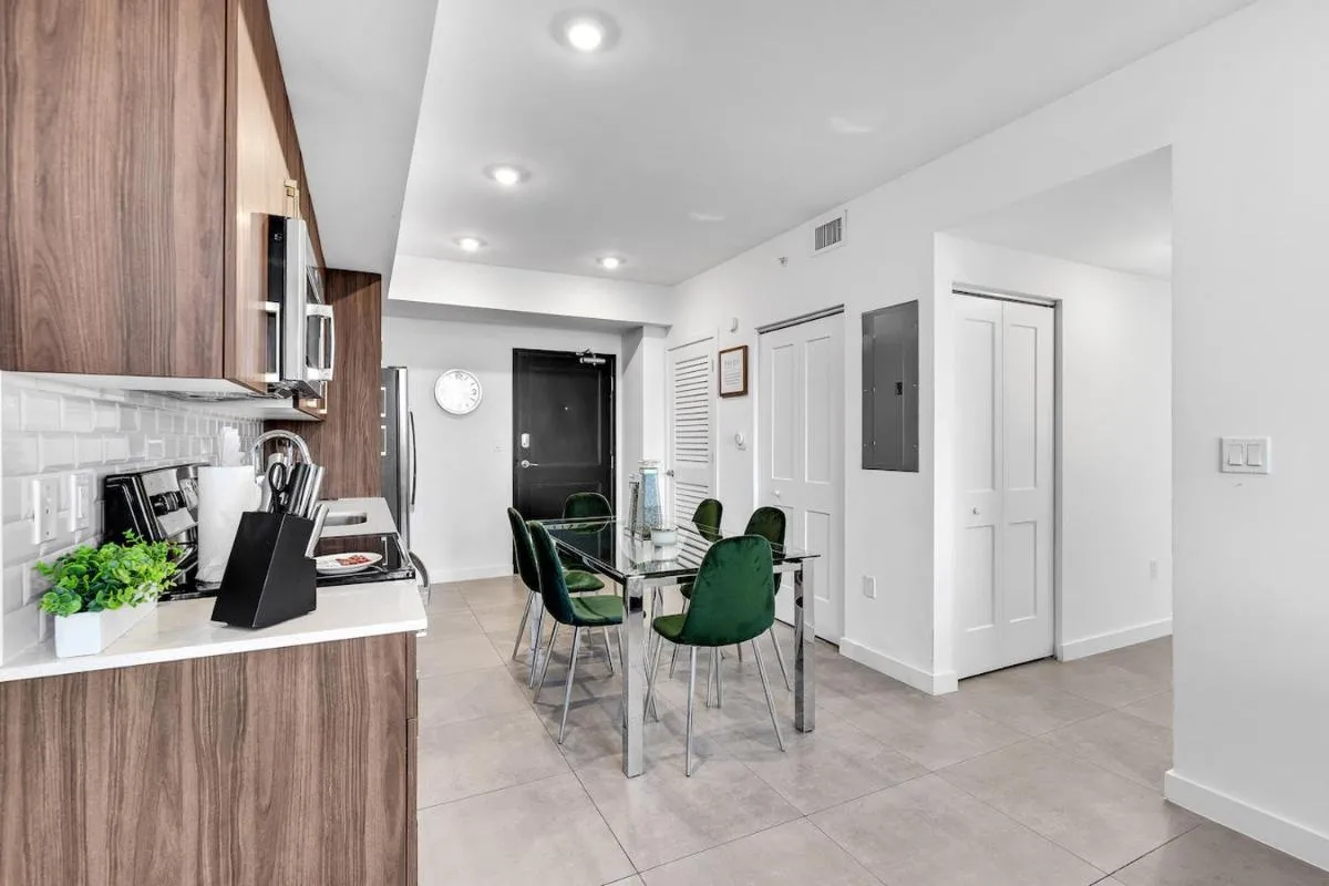 Image 1 of Gorgeous 3-Bed Retreat Mins from Bayside and Parking
