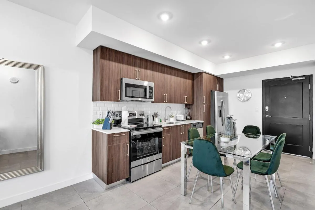 Image 2 of Gorgeous 3-Bed Retreat Mins from Bayside and Parking