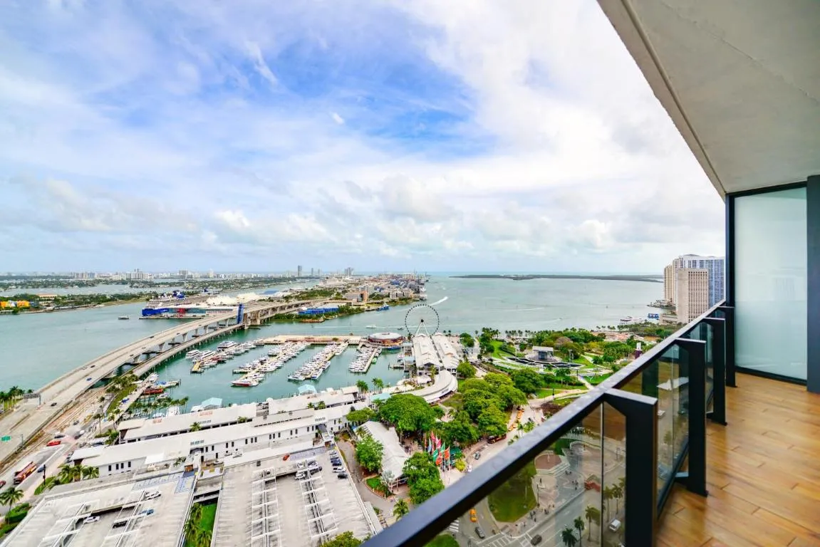 Image of Gorgeous Apartment with Panoramic Bay Views