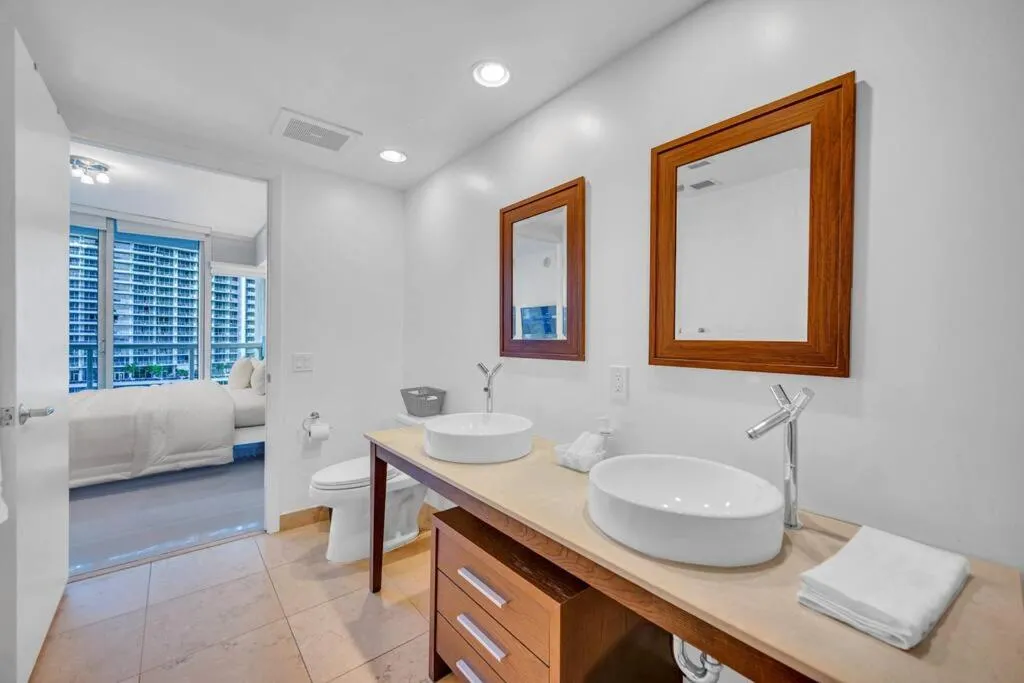 Image 2 of Gorgeous Bay & City view condo in Brickell with Free SPA
