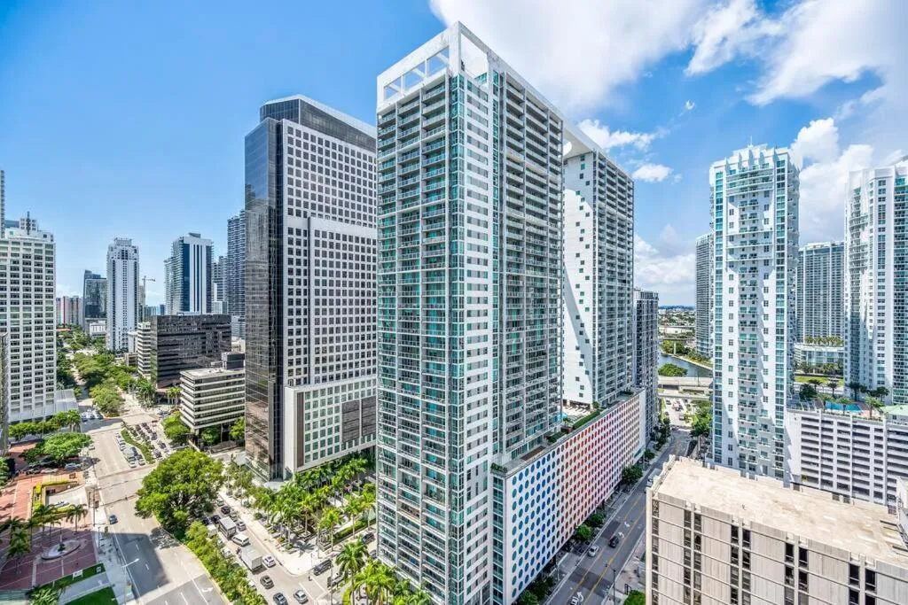 Image 6 of Gorgeous Unit At The W Building Priceless Location