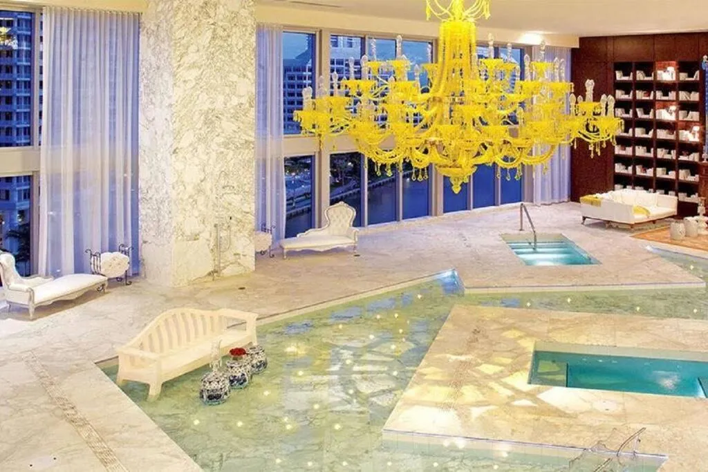 Image 3 of Gorgeous Unit At The W Building Priceless Location