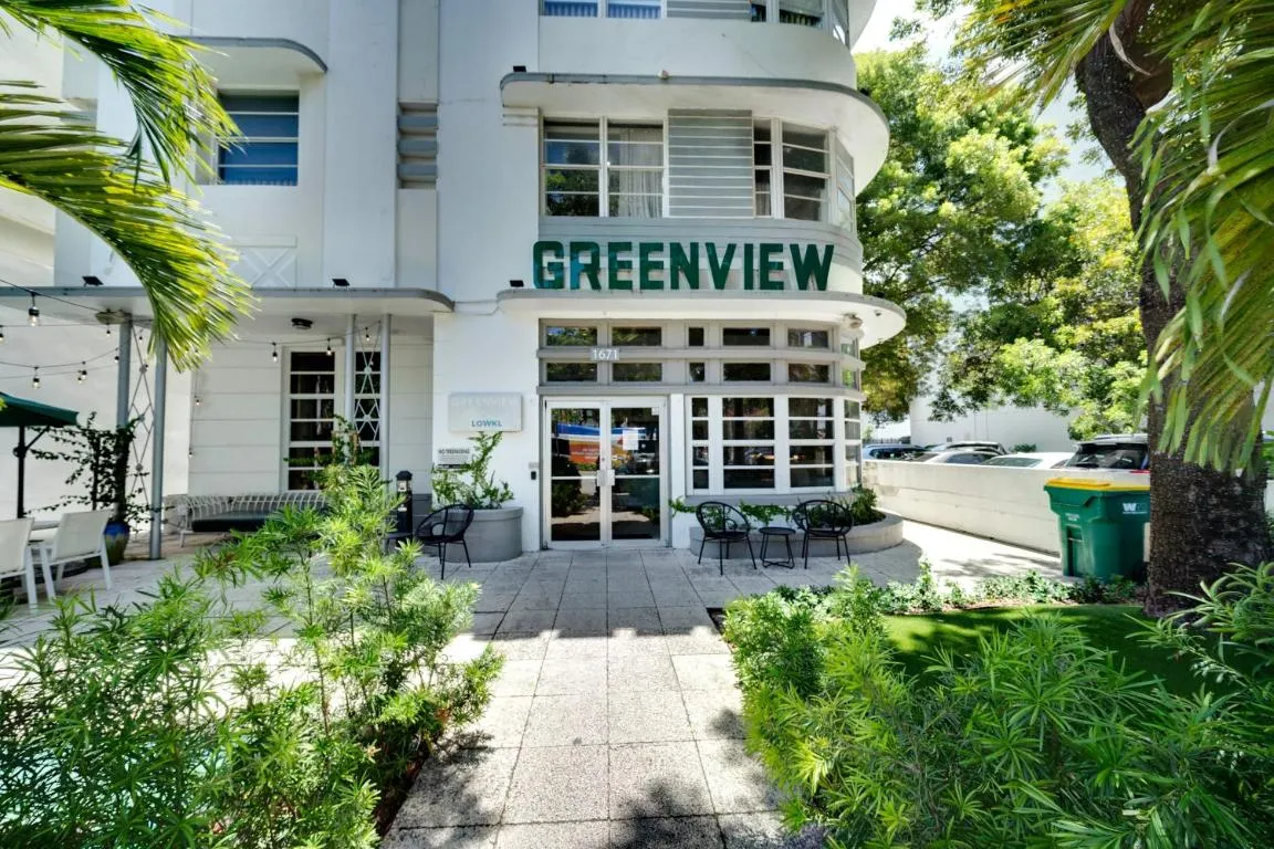Image of Greenview Hotel By Lowkl