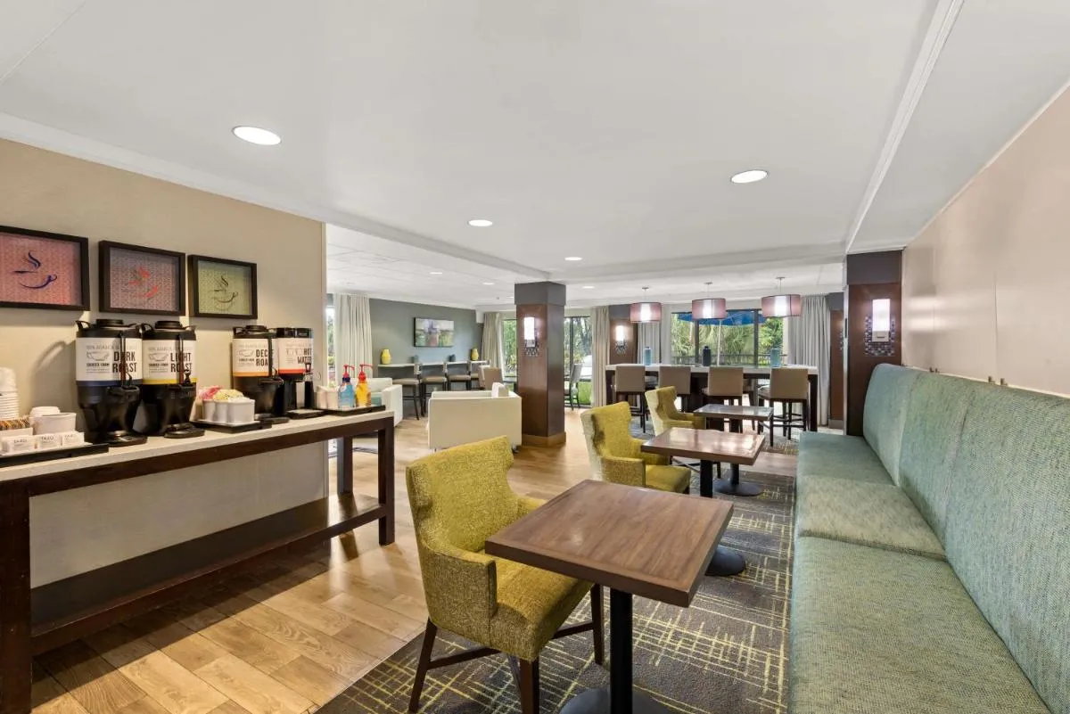 Image 4 of Hampton Inn Miami-Airport West