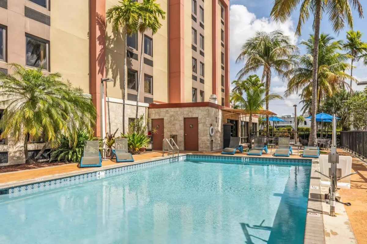 Image 3 of Hampton Inn Miami-Airport West