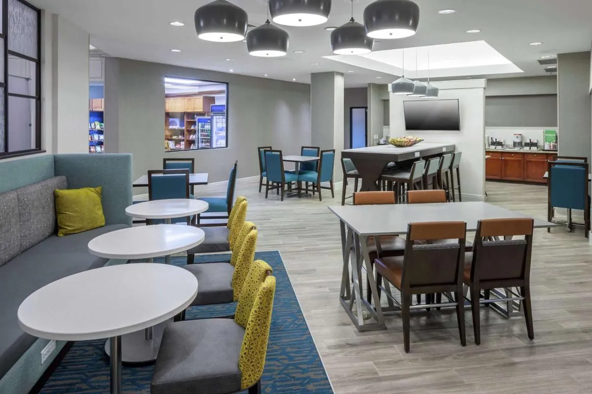 Image 3 of Hampton Inn & Suites Miami-Doral Dolphin Mall