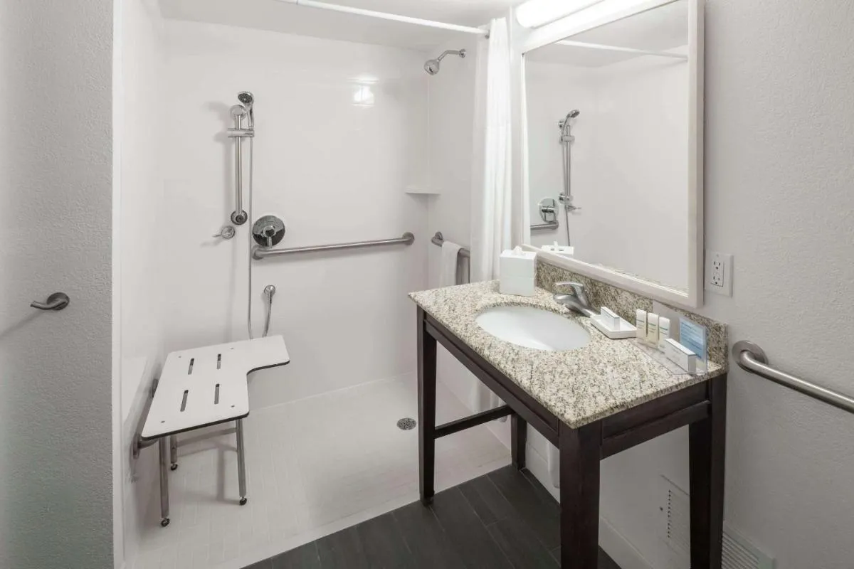 Image 2 of Hampton Inn & Suites Miami-Doral Dolphin Mall