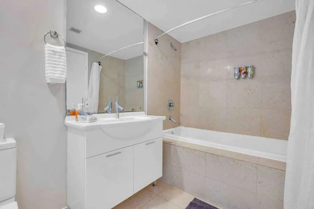 Image 2 of High Floor Icon Brickell Bay & Pool View 5 star SPA