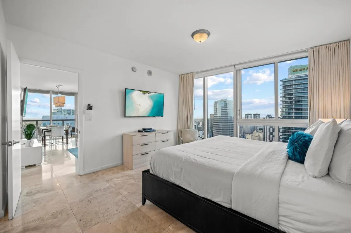Image 1 of High Rise Luxury Ocean Corner Unit 2/2 – Icon Brickell