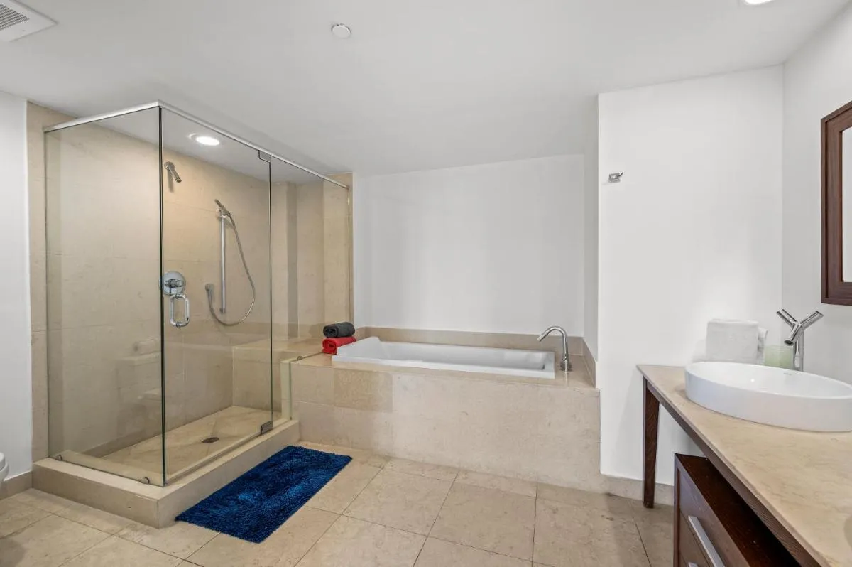 Image 2 of High Rise Luxury Ocean Corner Unit 2/2 – Icon Brickell