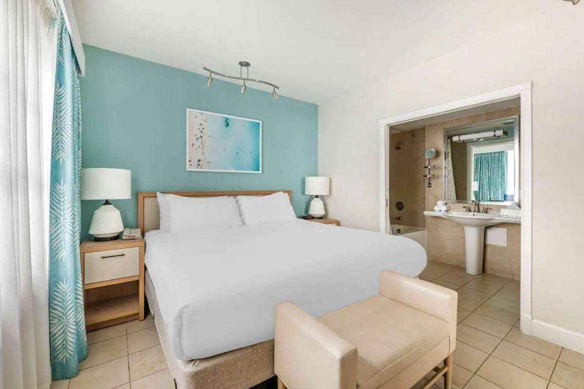 Image 2 of Hilton Vacation Club Crescent on South Beach Miami