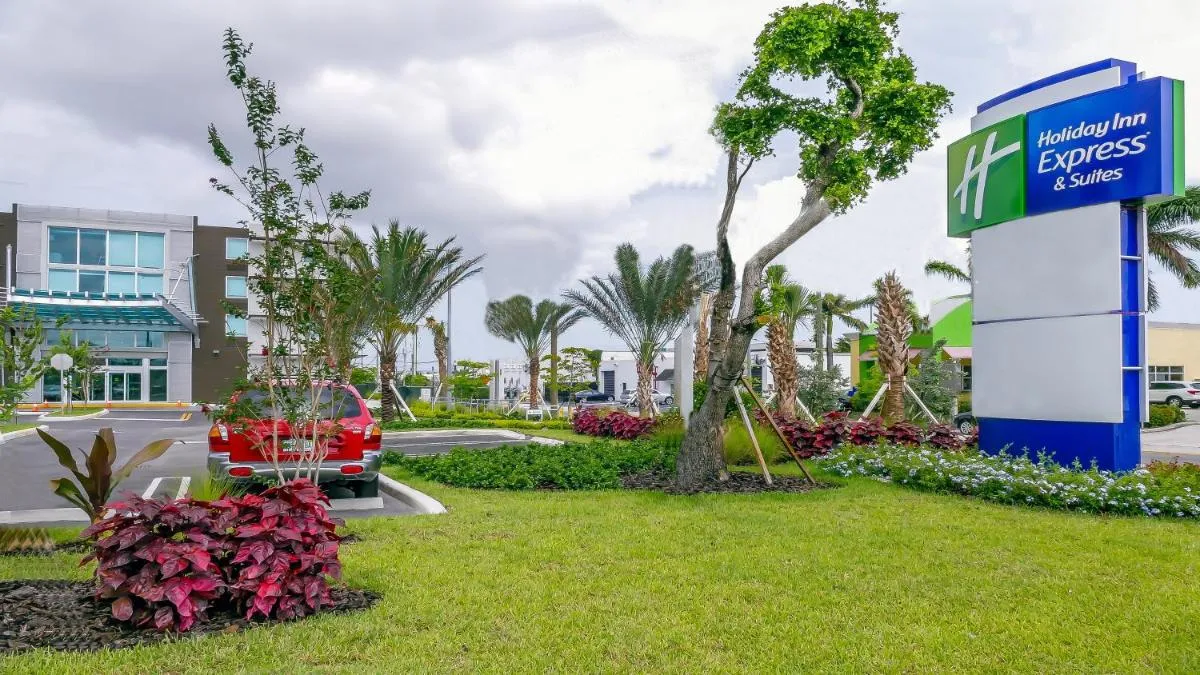 Image 4 of Holiday Inn Express & Suites Miami Airport East, an IHG Hotel