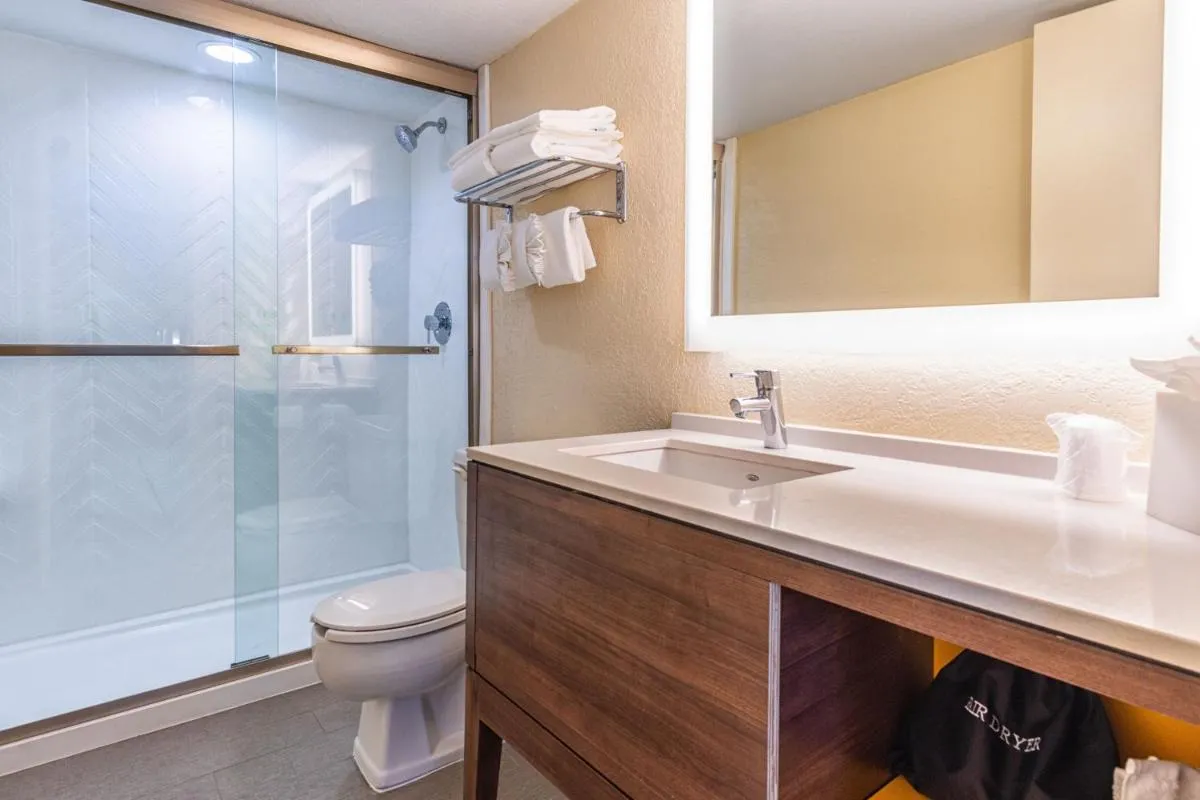 Image 2 of Holiday Inn Miami International Airport, an IHG Hotel