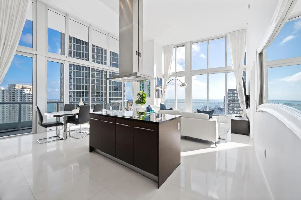 Image of ICONIC LUXURIOUS HIGH CEILINGS UNIT BRICKELL w