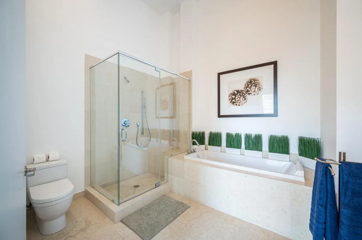 Image 2 of ICONIC LUXURIOUS HIGH CEILINGS UNIT BRICKELL w