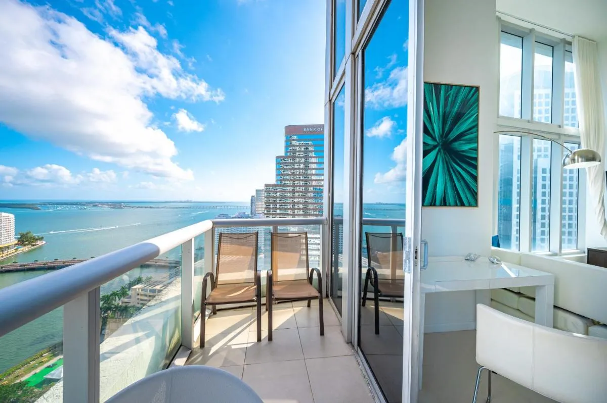 Image 6 of ICONIC LUXURIOUS HIGH CEILINGS UNIT BRICKELL w