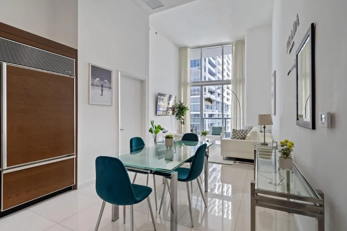 Image 5 of Icon 1 Bed With Water Views 16 ft Ceilings and Free Spa Access