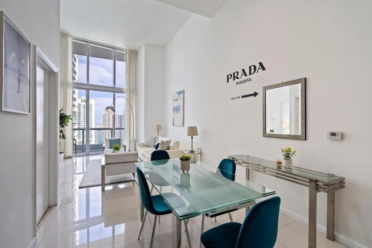 Image 4 of Icon 1 Bed With Water Views 16 ft Ceilings and Free Spa Access