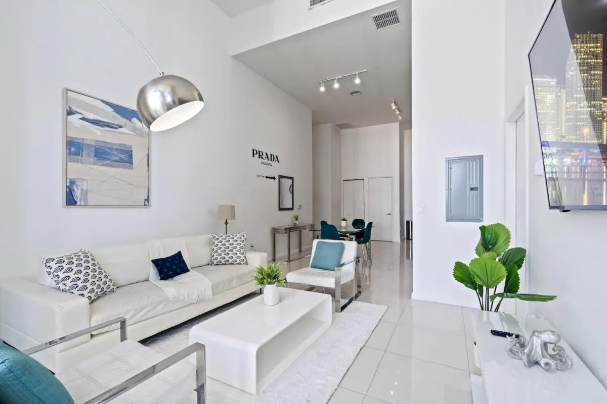 Image 2 of Icon 1 Bed With Water Views 16 ft Ceilings and Free Spa Access