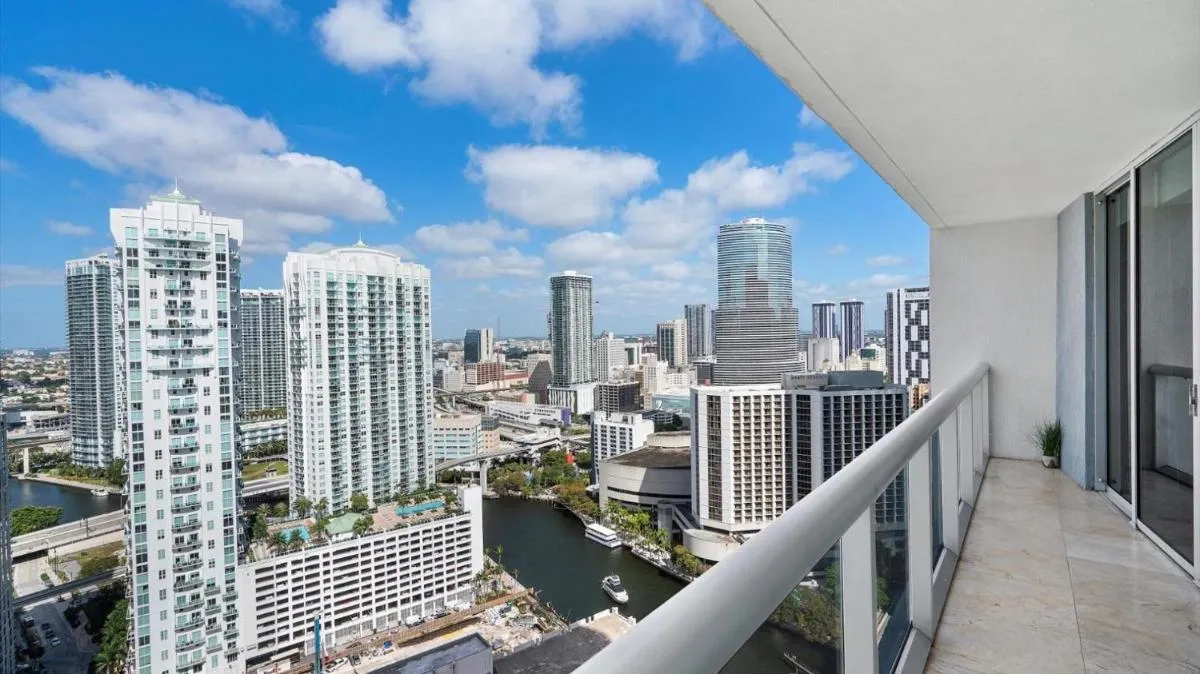Image 5 of Icon Brickell 1 bed Miami 32nd