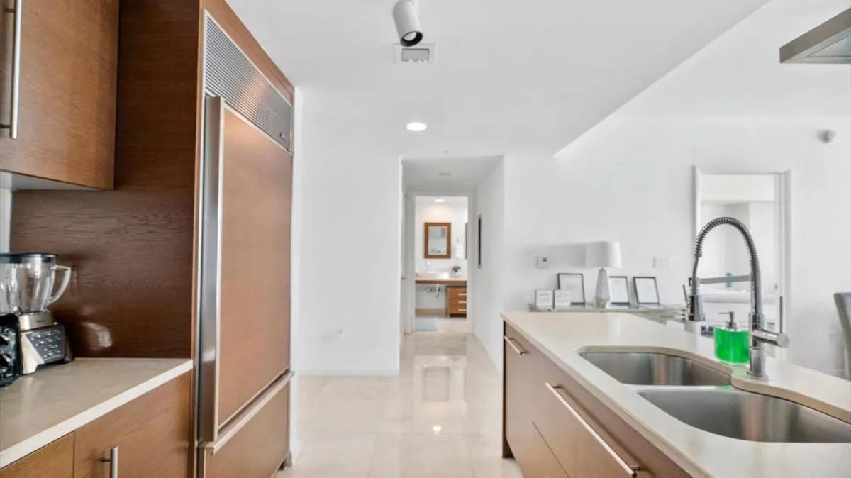 Image 2 of Icon Brickell 1 bed Miami 32nd