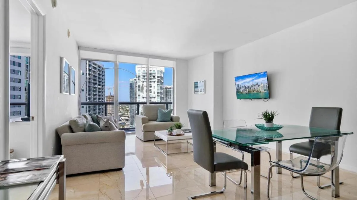 Image 3 of Icon Brickell 1 bed Miami 32nd
