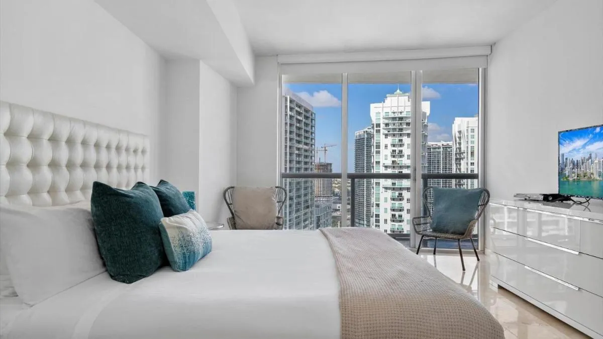 Image 1 of Icon Brickell 1 bed Miami 32nd