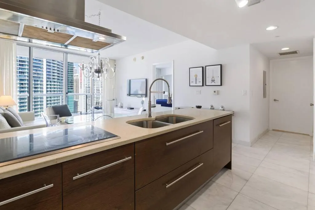 Image 2 of Icon Brickell • 31st FLOOR •OCEAN VIEWS • FREE SPA