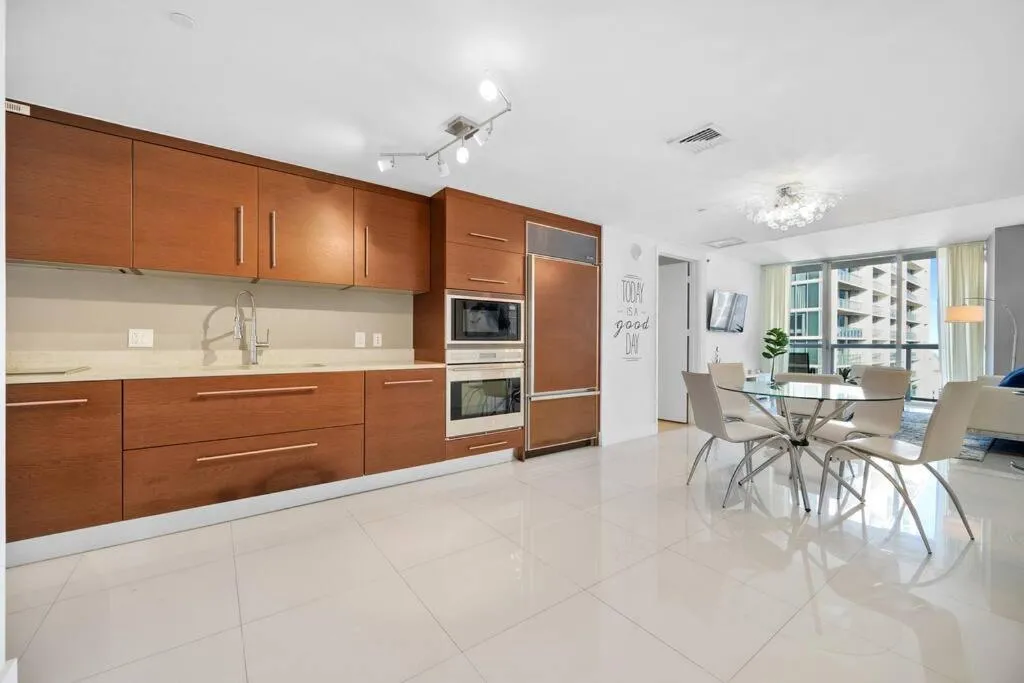 Image 3 of Icon Brickell High Floor• Bay &City Views•FREE SPA