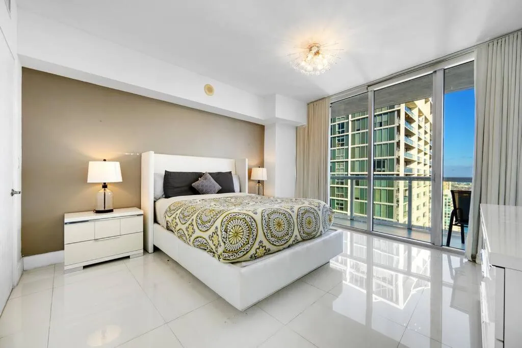 Image 1 of Icon Brickell High Floor• Bay &City Views•FREE SPA