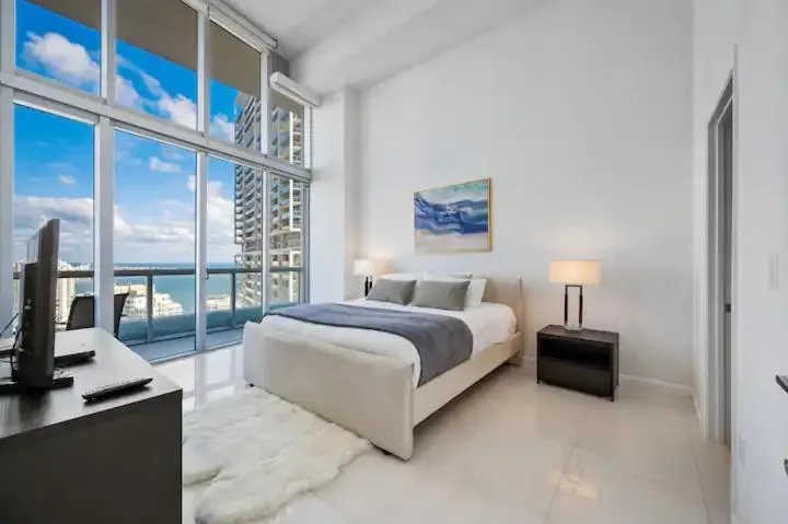 Image 2 of Icon Brickell Residences