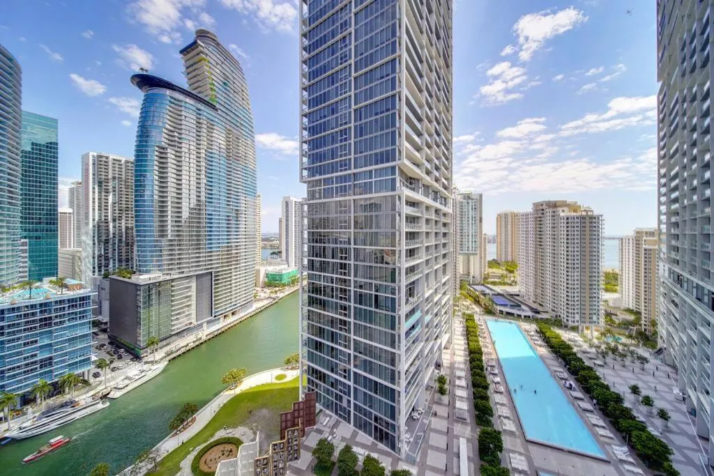 Image 3 of Iconbrickell